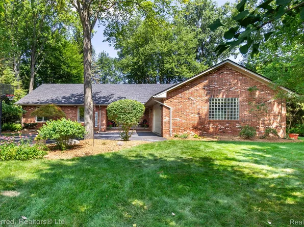 32172 Camborne Ln, Livonia, MI 48154