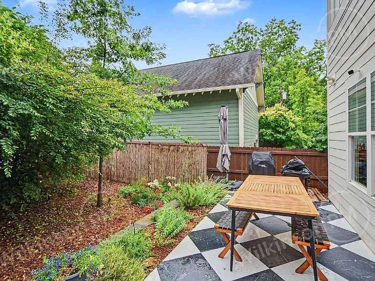 221 Gardner Ave — Photo 41