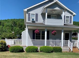 8 Park Mdw, New Hartford, CT 06057
