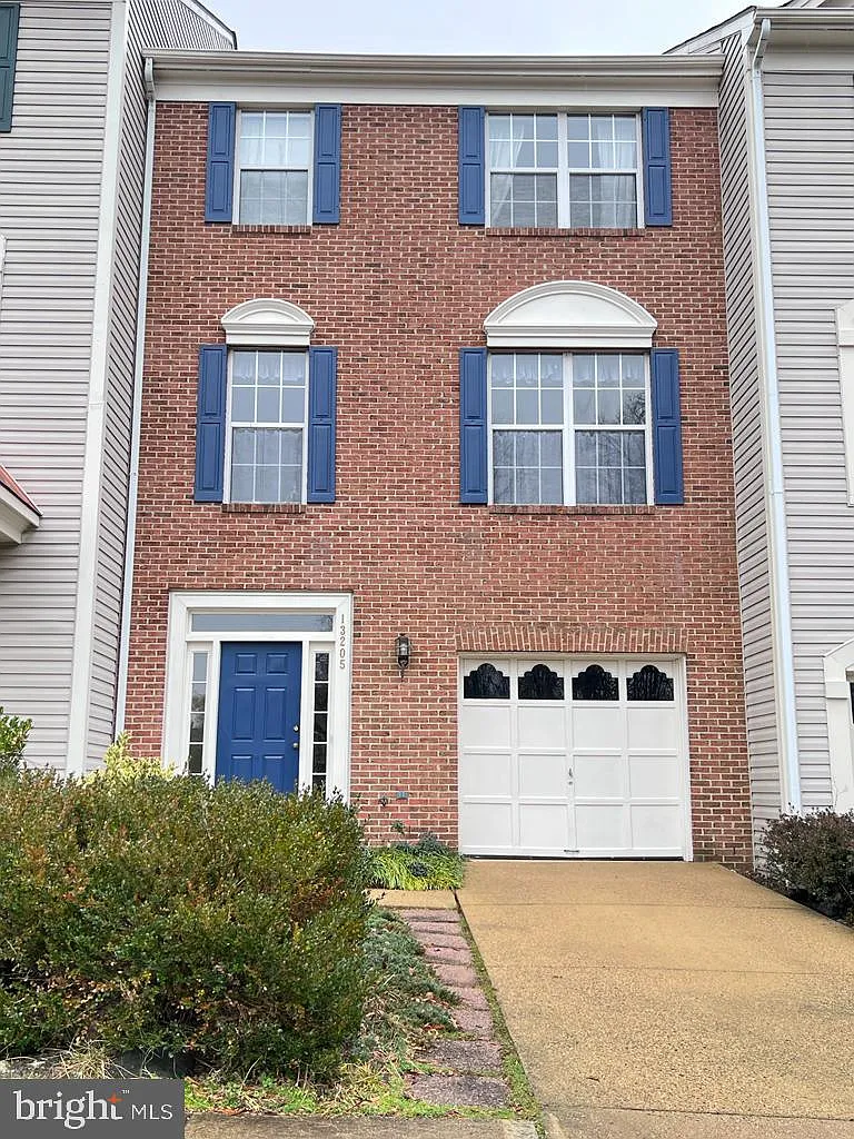 3 bed, 4.0 bath, 2552 sqft, $2,900 — Photo 2