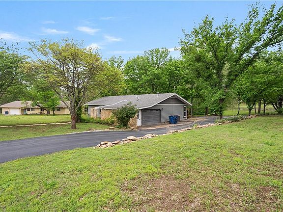 2nd image of 106 Oak Hills Dr
