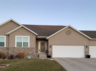 3121 Hillsboro Dr SW, Cedar Rapids, IA 52404