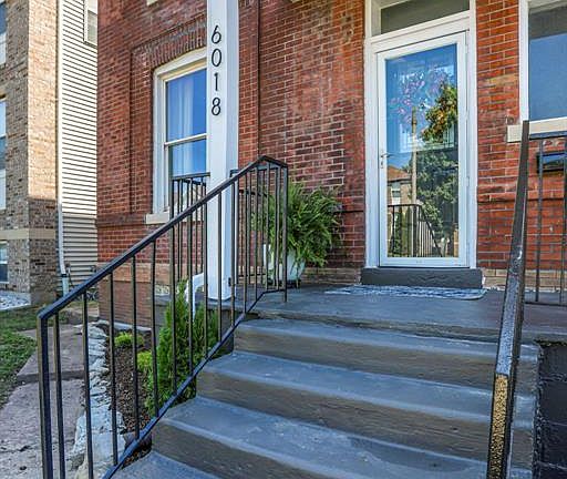 2nd image of 6018 Horton Pl