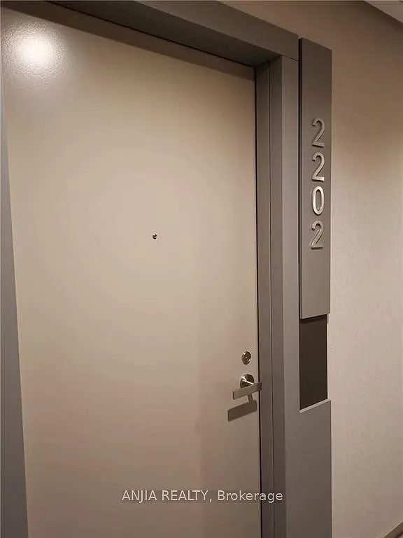 Pace Condo — Photo 3