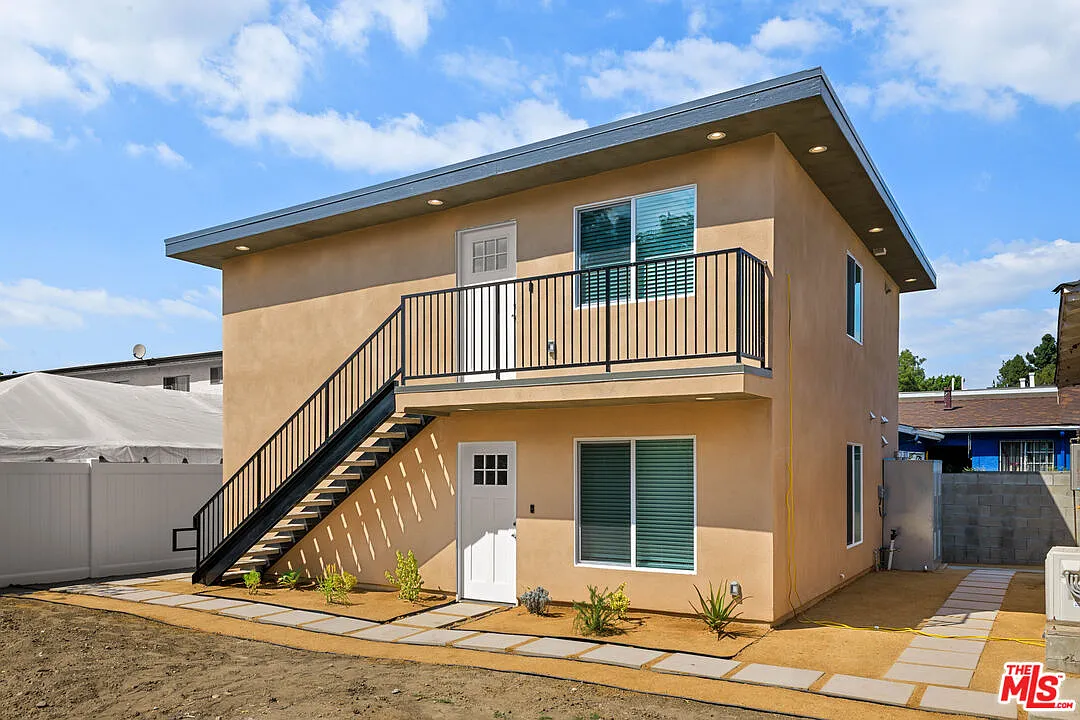 2 bed, 2.0 bath, 750 sqft, $2,995 — Photo 1