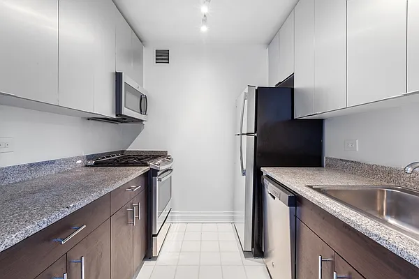 Rented by Greystar | media 3