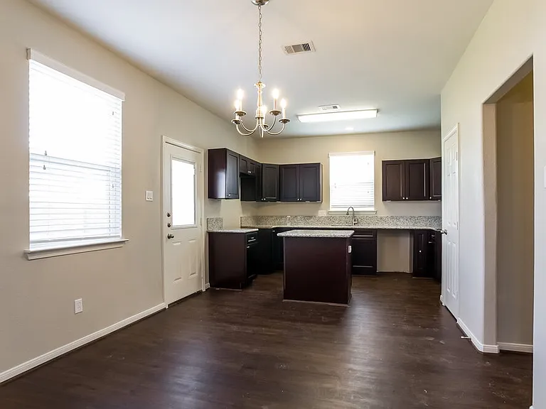 21818 Octavia Way — Photo 4