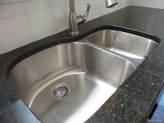 5th image of 767 White Ave