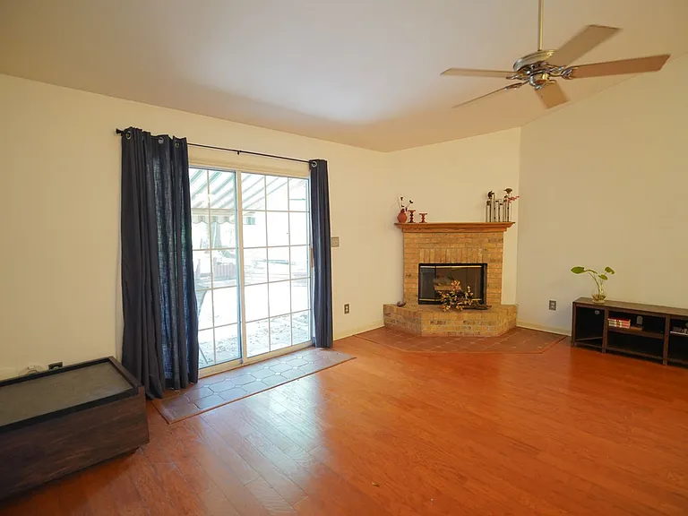 4472 Bay Shore Cir — Photo 10
