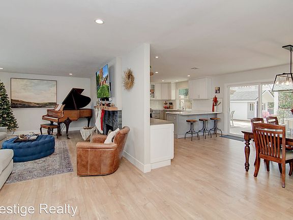 3rd image of 2909 Jacaranda Ave