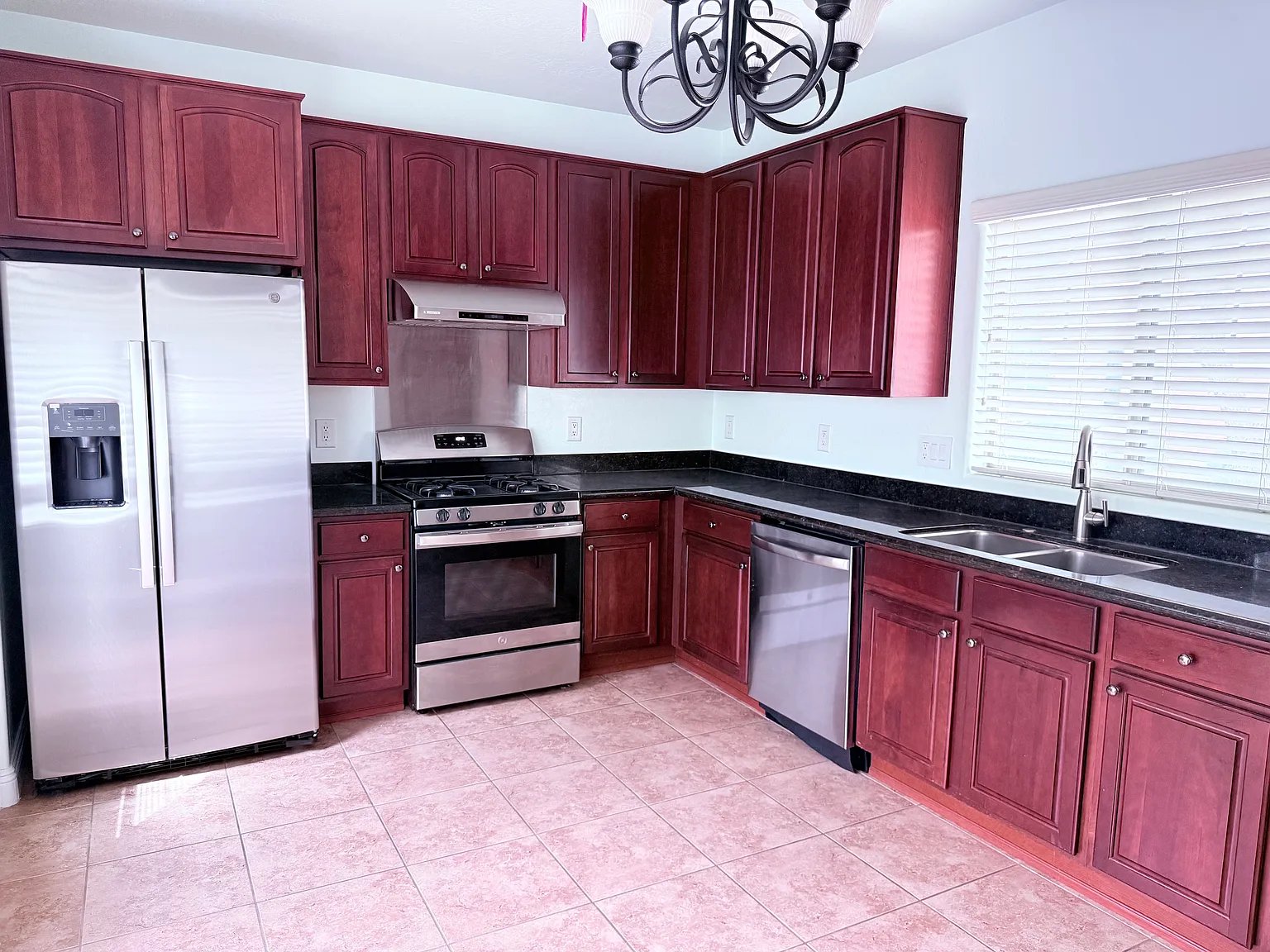 3 bed, 1262 sqft, $1,985 — Photo 4