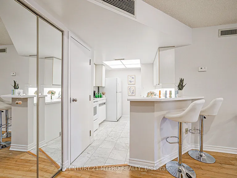 1001 Bay St #1506 — Photo 19