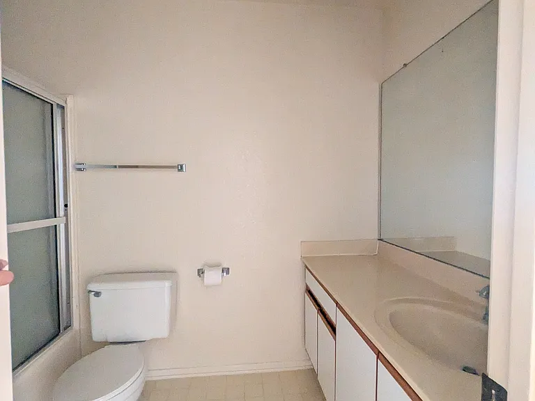 337 N Buena Vista St #202 — Photo 20