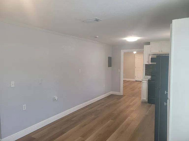 1320 Oleander Ave — Photo 13