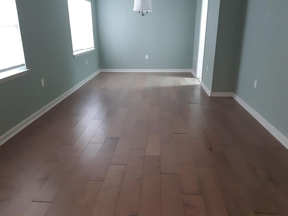 1st image of 906 Cloverdale Ct