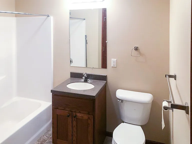 2413 Stanton Ave — Photo 6