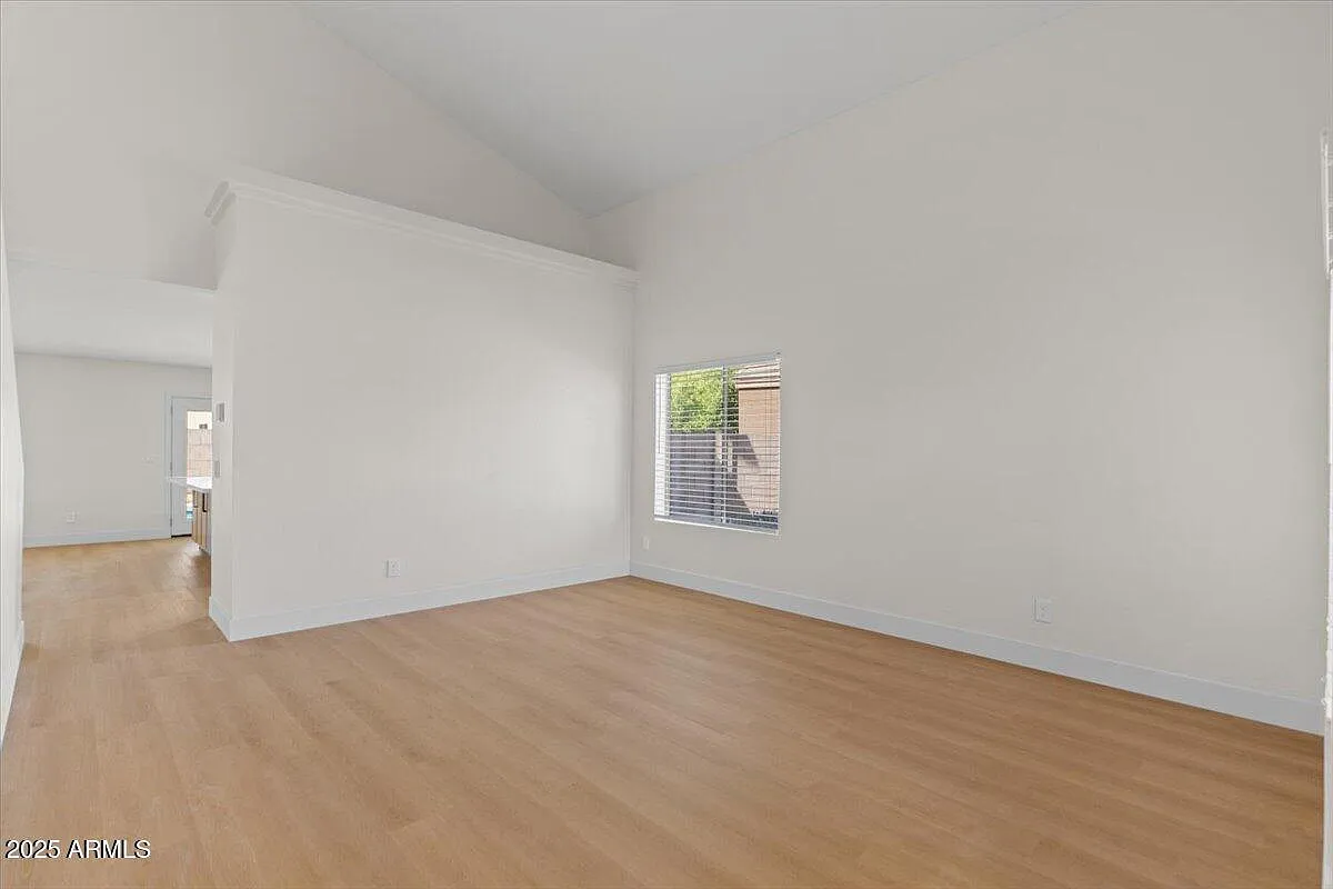 4 bed, 3.0 bath, 2404 sqft, $2,595 — Photo 4