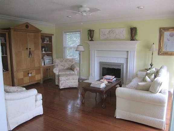 2nd image of 305 Cedar Cir