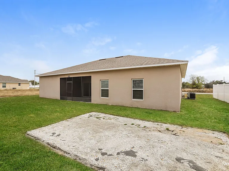 728 Desmoines Dr — Photo 15
