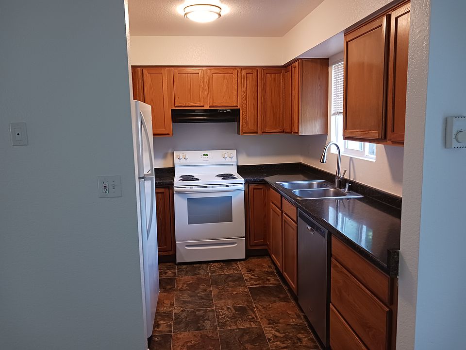 2nd image of 200 Breakwater Dr