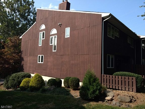 3rd image of 160 Marion Dr