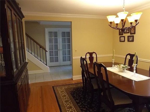 3rd image of 36 Sturbridge Ln