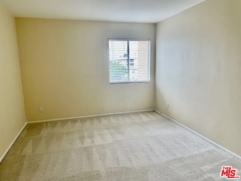 18307 Burbank Blvd #207 — Photo 9
