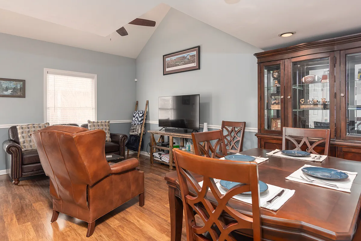 2 bed, 1028 sqft, $1,600 — Photo 3