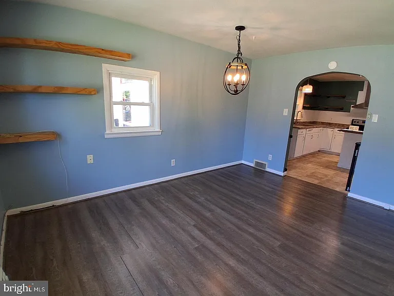 16 Ford Ave — Photo 6