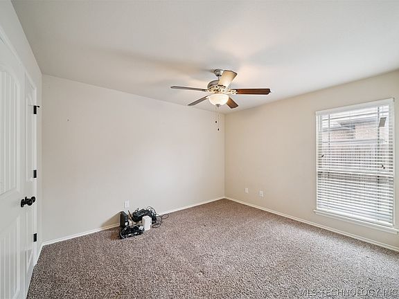 4th image of 4951 S 185th Ave E