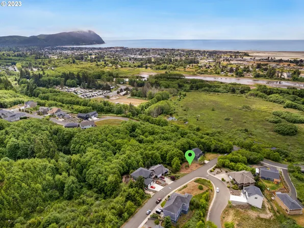 2125 Middle Fork Cir, Seaside, OR 97138