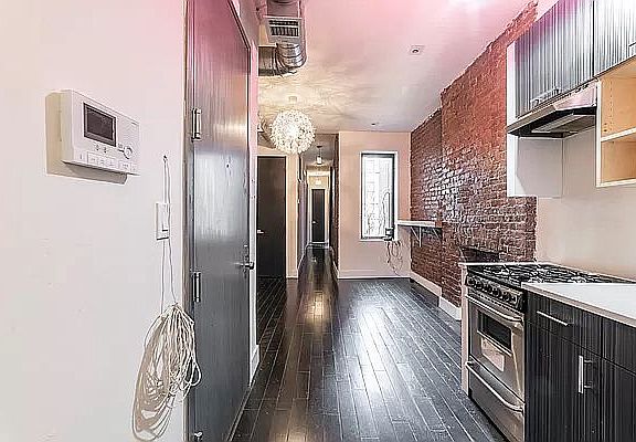 4th image of 1068 Putnam Ave #2R