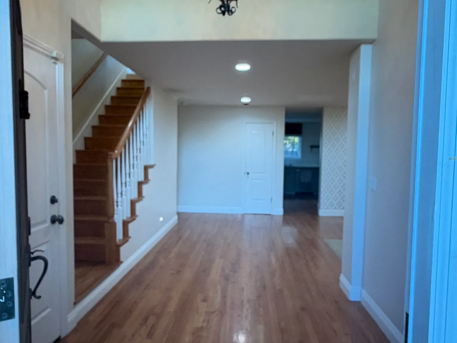 4 bed, 2484 sqft, $6,998 — Photo 4