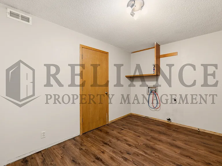 516 N Lakeside Dr — Photo 44