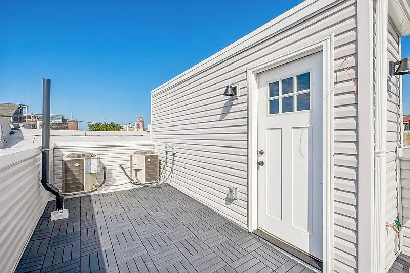 2 bed, 2.0 bath, $2,560 — Photo 4