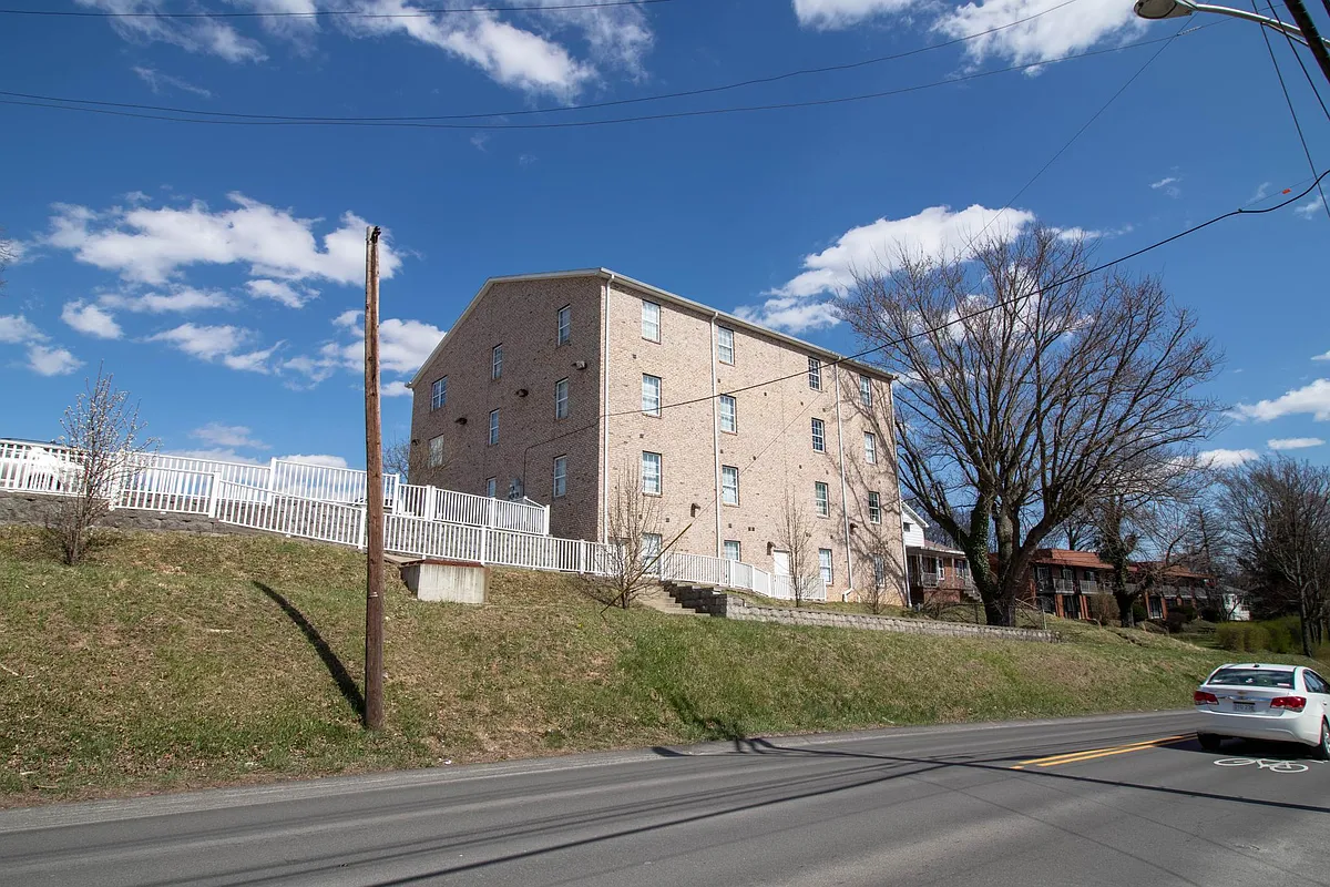 Building Photo - 2700 University Ave