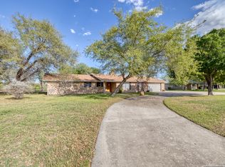 526 Ham Ln, Uvalde, TX 78801