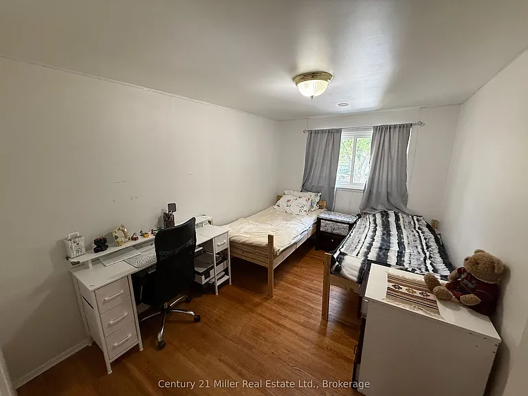 35 Melville Cres — Photo 10
