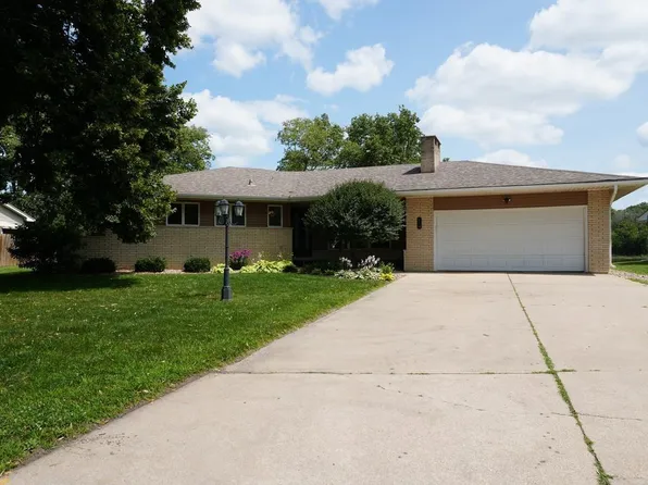 118 Cedar Cir, Charles City, IA 50616