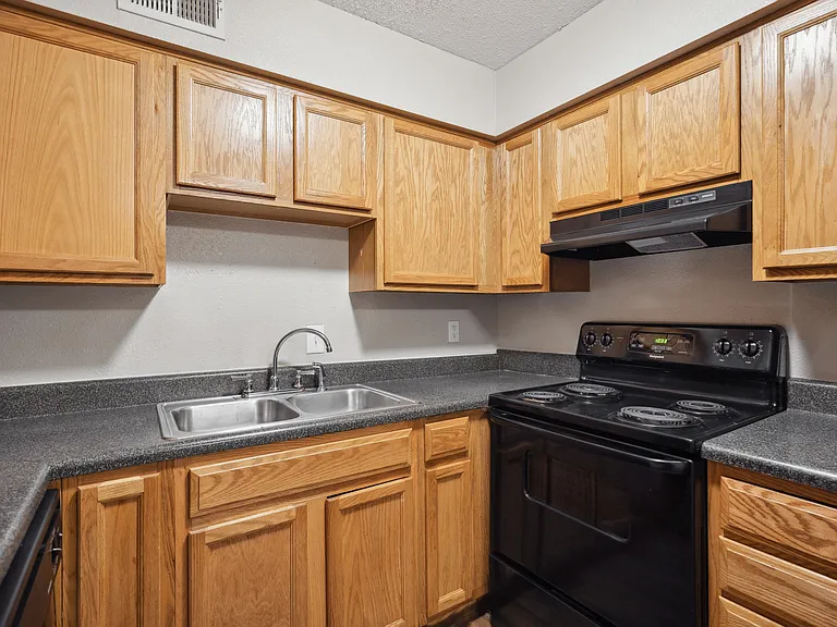 Sumter Square Apartments — Photo 15