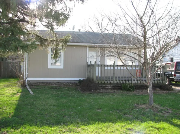 608 S 8th St, Adel, IA 50003