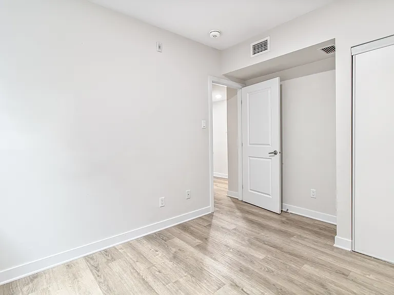 296 Somerset St E — Photo 9
