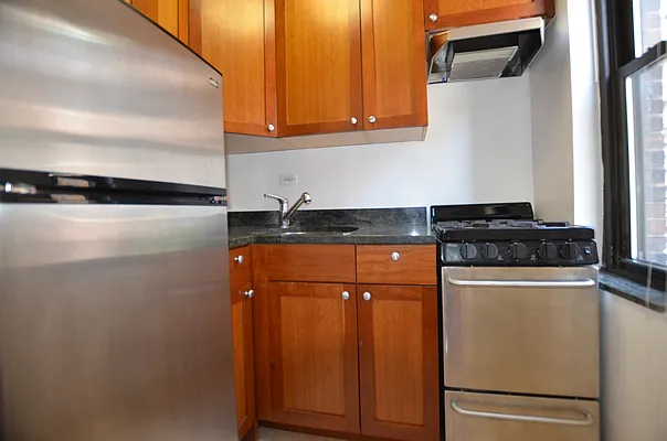 Rented by Manhattan Realty Group | media 3