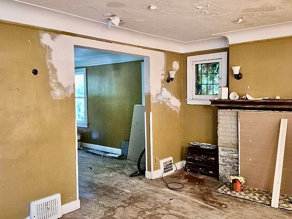 4th image of 14045 Edmore Dr