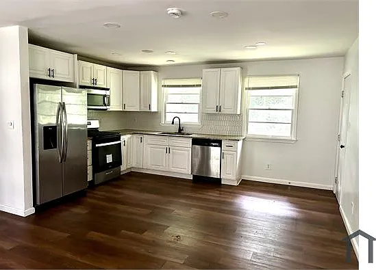 4 bed, 1600 sqft, $2,200 — Photo 3