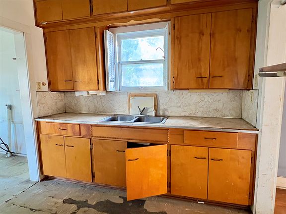 4th image of 3831 Wilder St