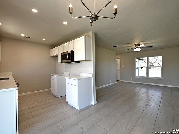 5th image of 902 HICKORY HILL DR