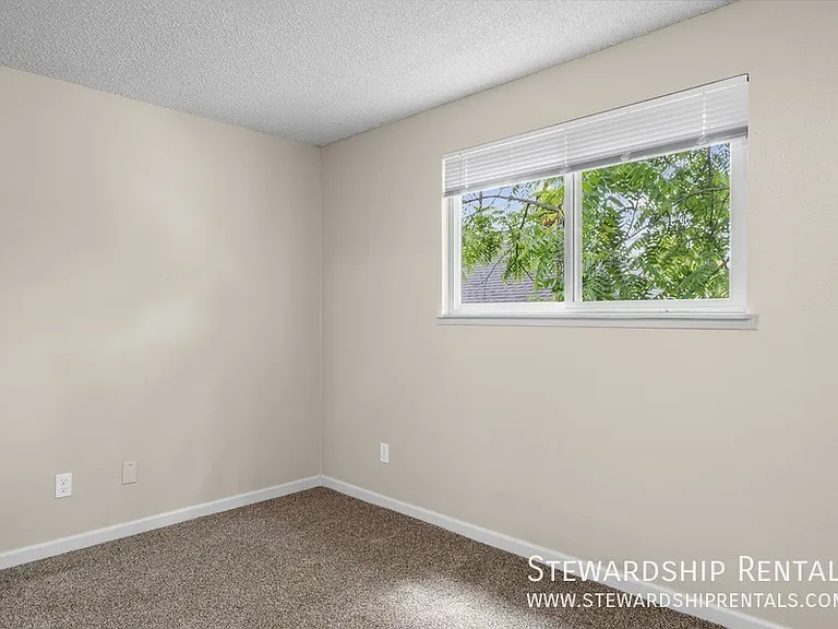 1359 Liberty St NE — Photo 16