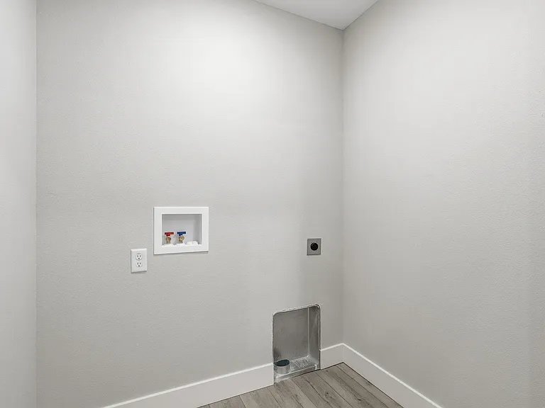 2175 W Parkview Ave — Photo 28