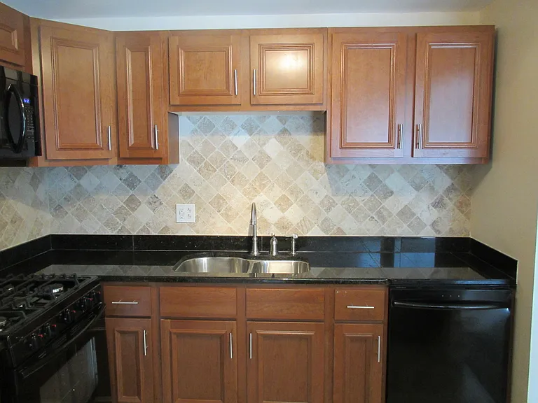9S201 Lake Dr #2 — Photo 4